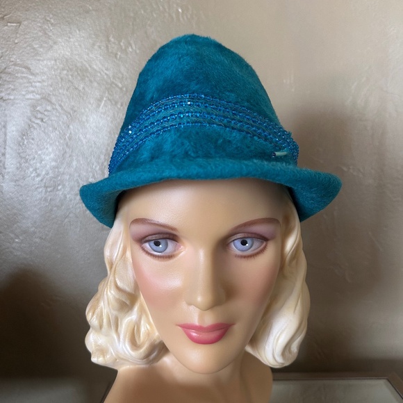 DESIGNER 1960s\' AQUA FURRY FELT FEDORA + MATCHING RHINESTONES & LONG FEATHER main image 12